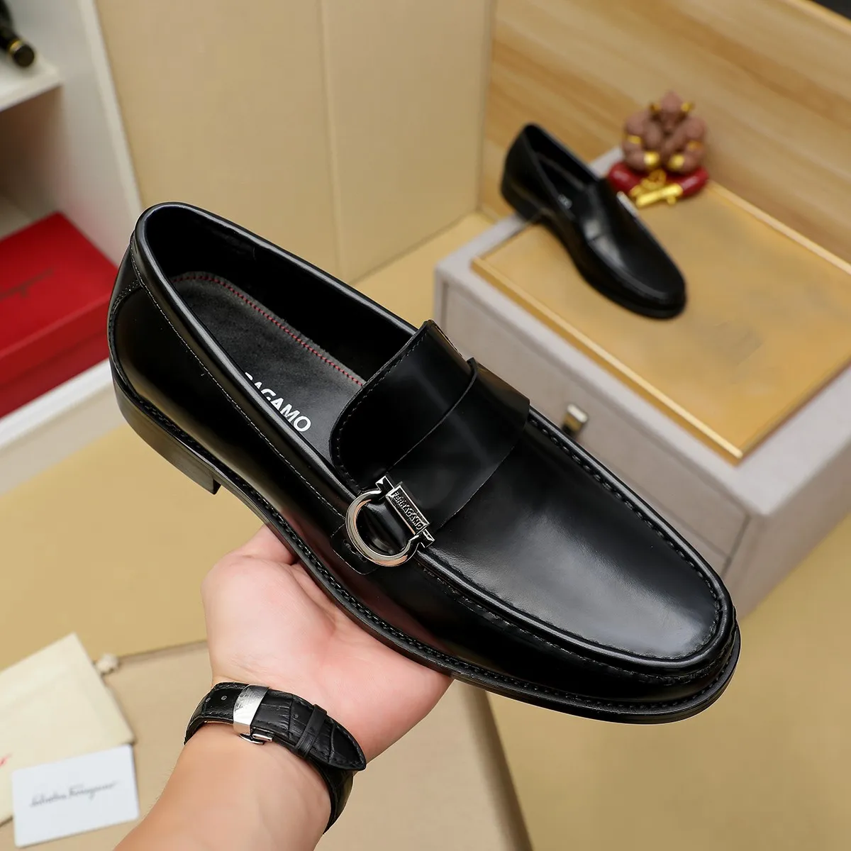 Men's shoes 250 Ferragamo [Ferragamo] top imported suit men's shoes 💯Original copy of the official website, product materials: selected imported embossed calfskin + luxury hardware buckle accessories ~ imported water-dyed cow 🐂 leather lining. Strong three-dimensional visual effect, original combination outsole, multiple colors available😘 Size: 39-44 (38.45.46. Customized)